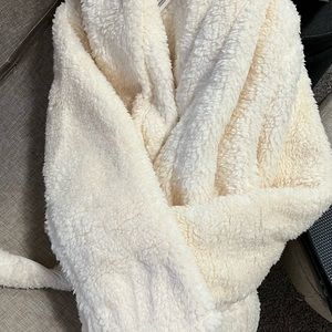 Alpine Chic Super Sherpa Robe in bone/ivory